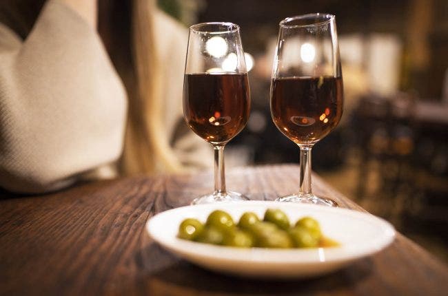 Vermouth and olives on table